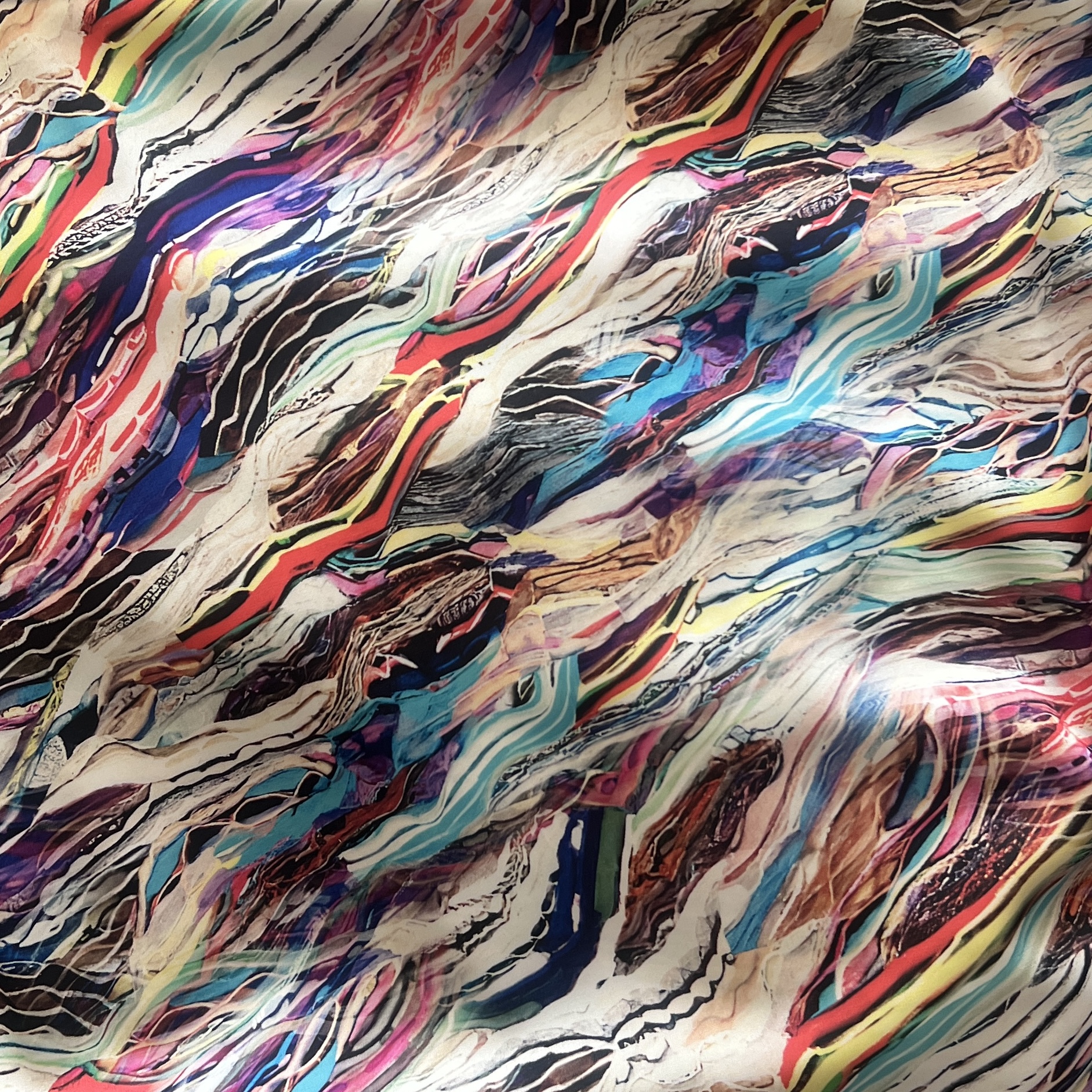 Color: White/Colors Design