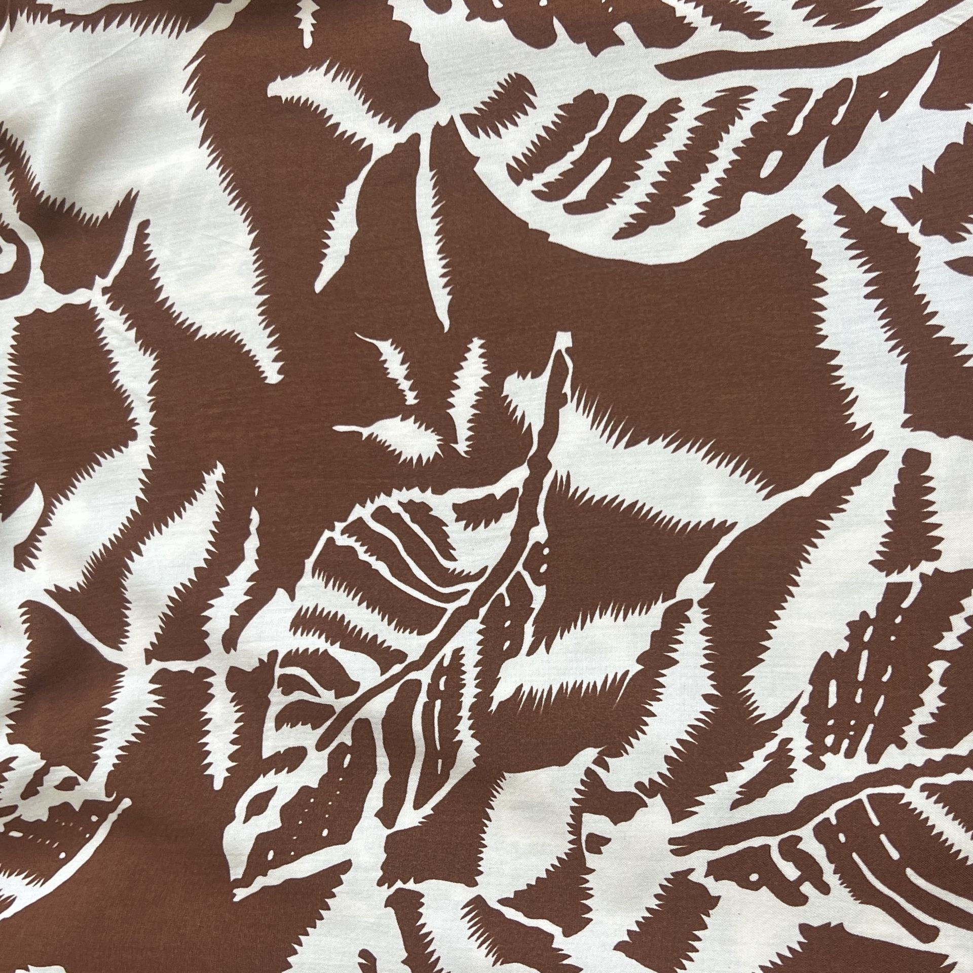 Color: Brown/White Big Leaves