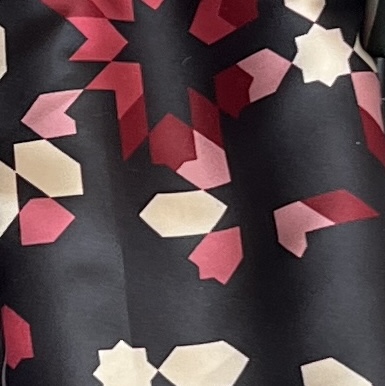 Color: Black/Red Forms Ombre