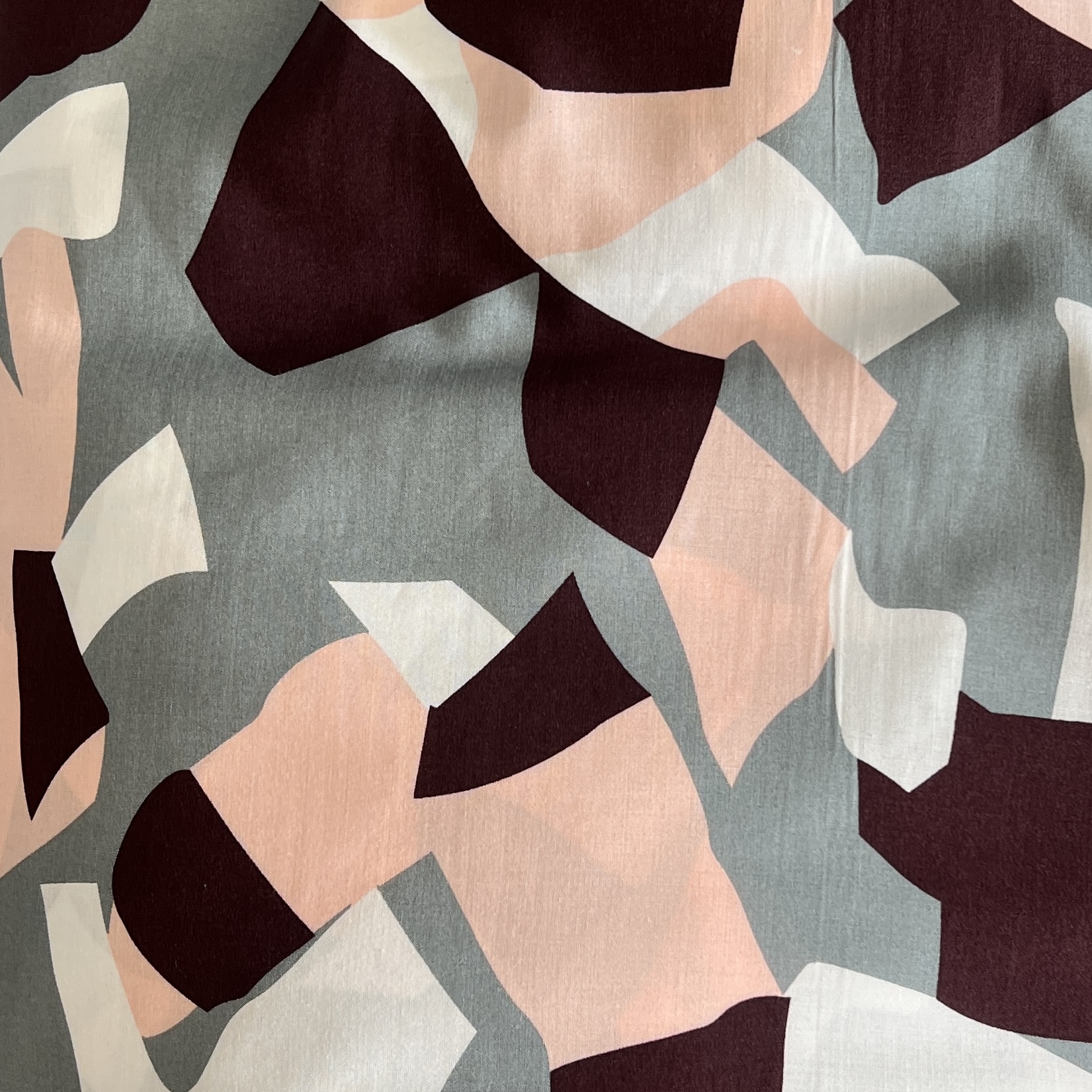 Color: Burgundy/Gray/Light Pink