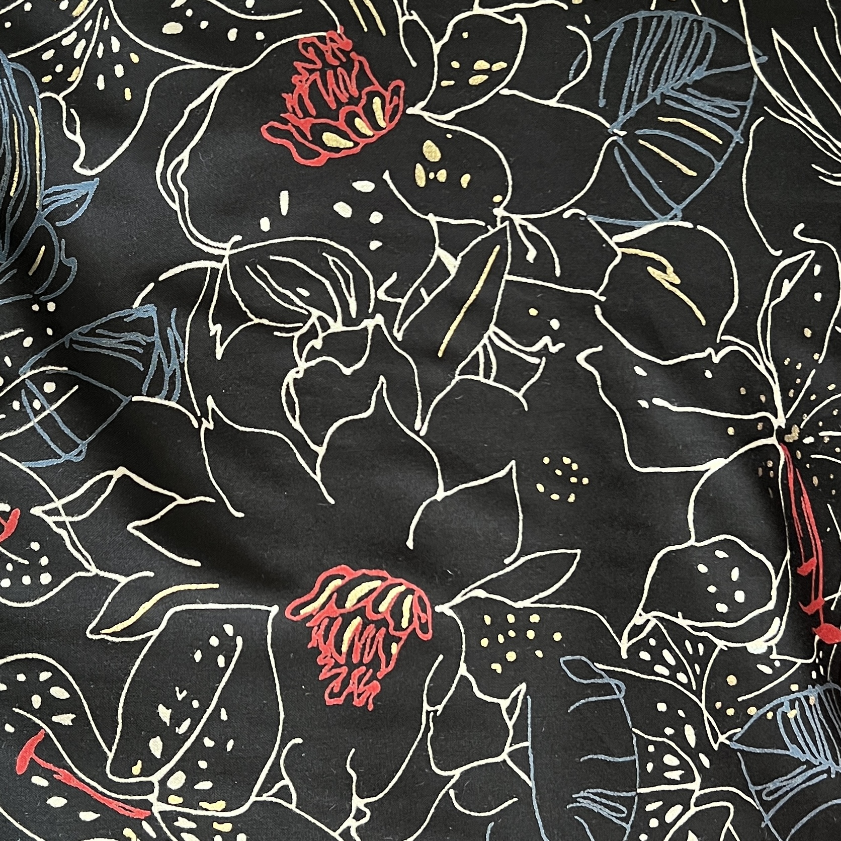 Color: Black/Red-Gold Flowers