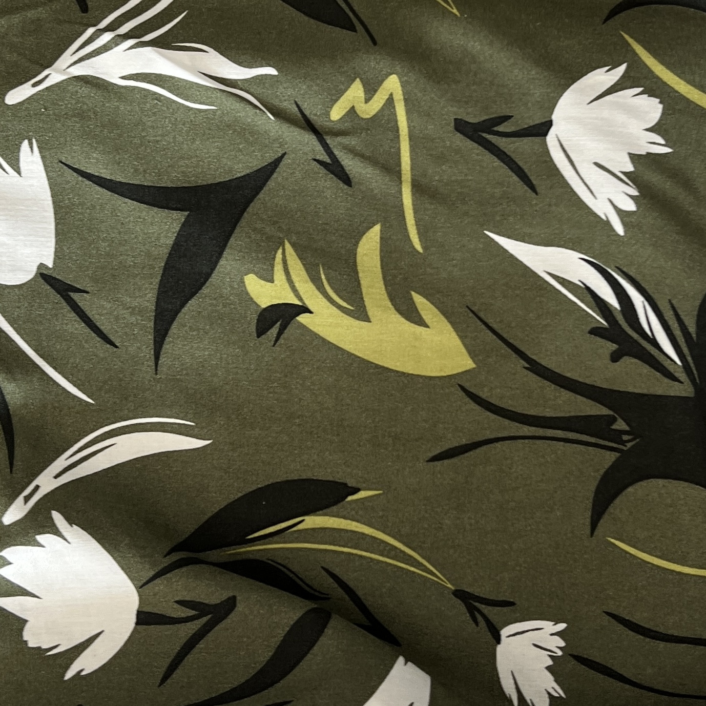 Color: Olive Green/White Tulip