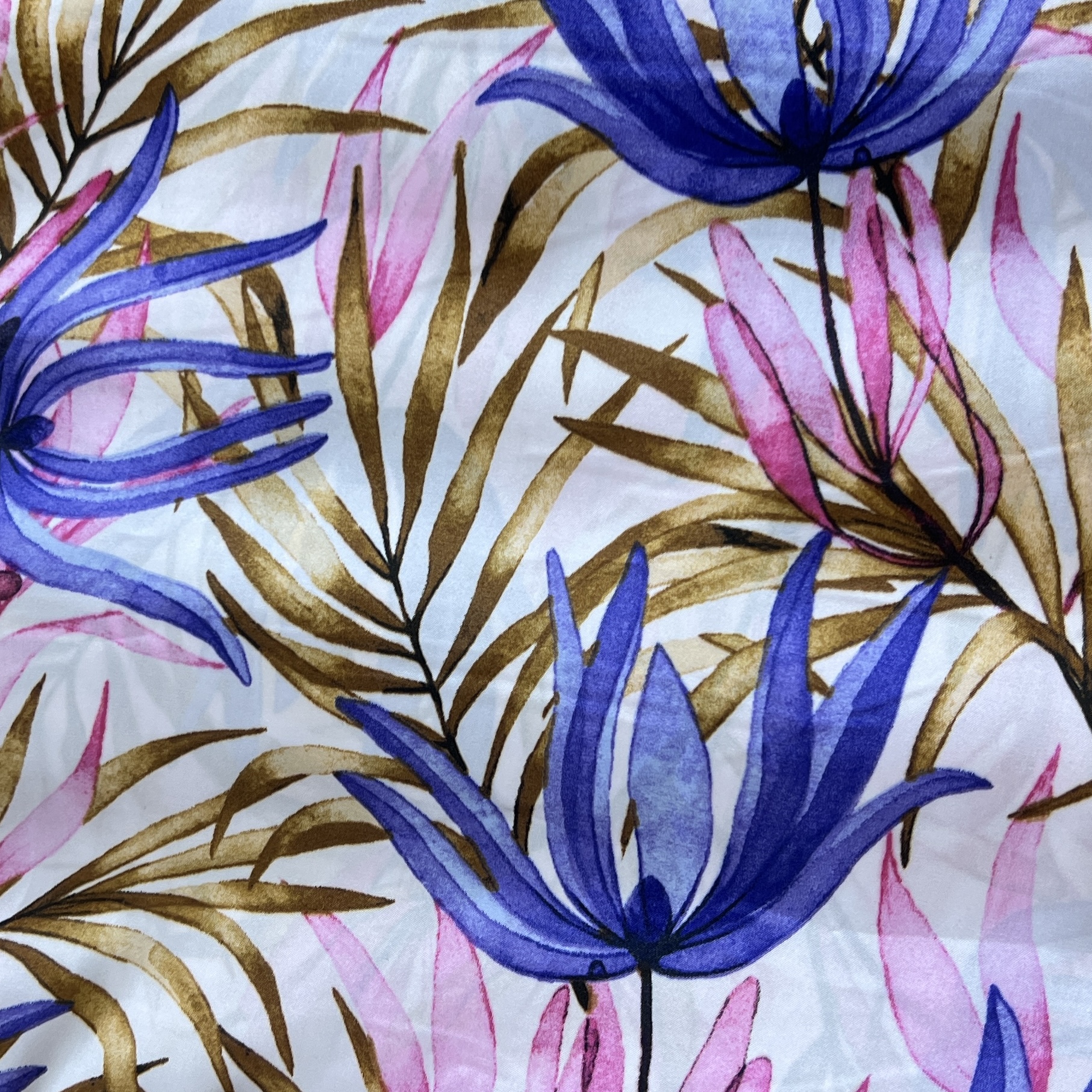 Color: White/Purple-Pink Leaves