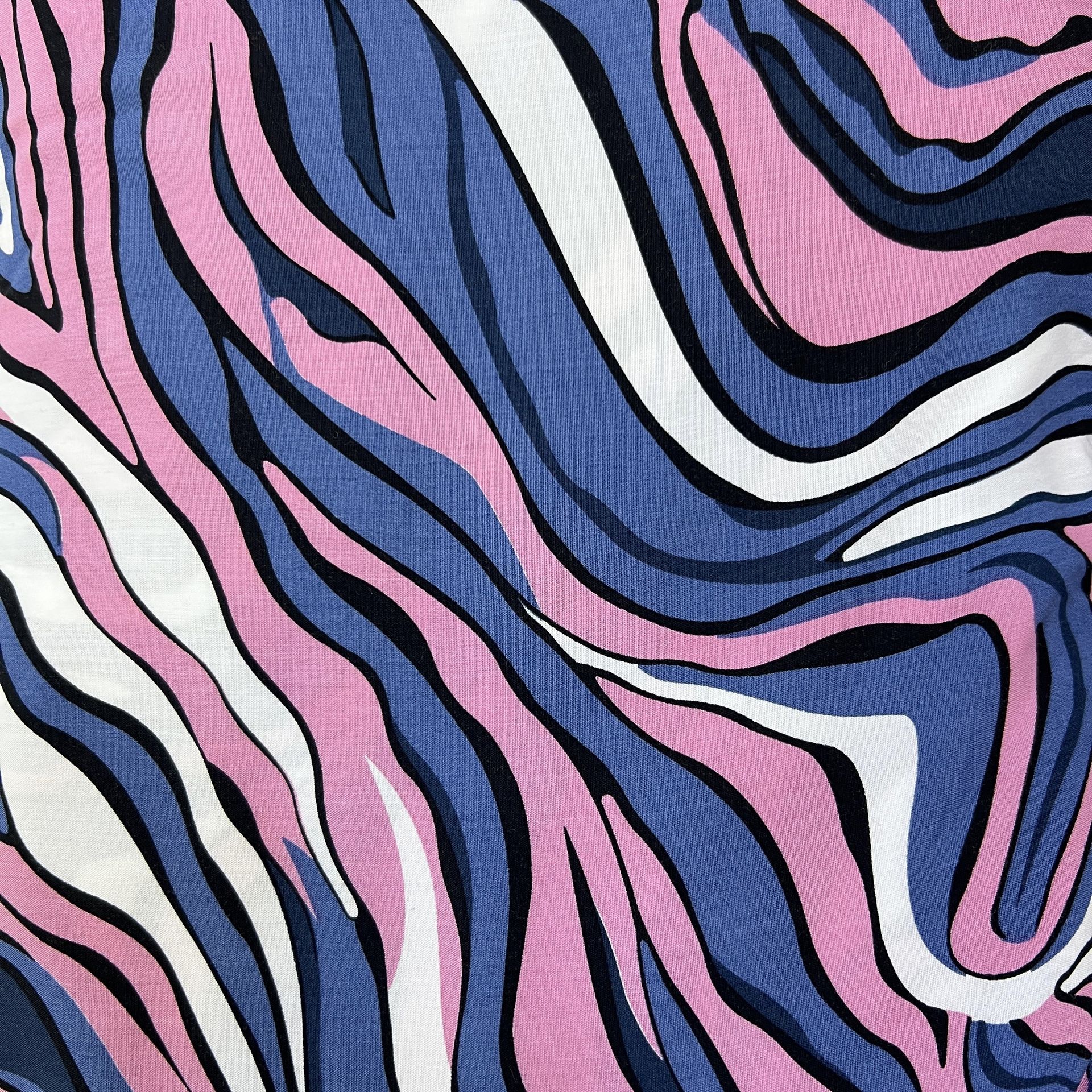 Color: Blue/Pink-White Waves