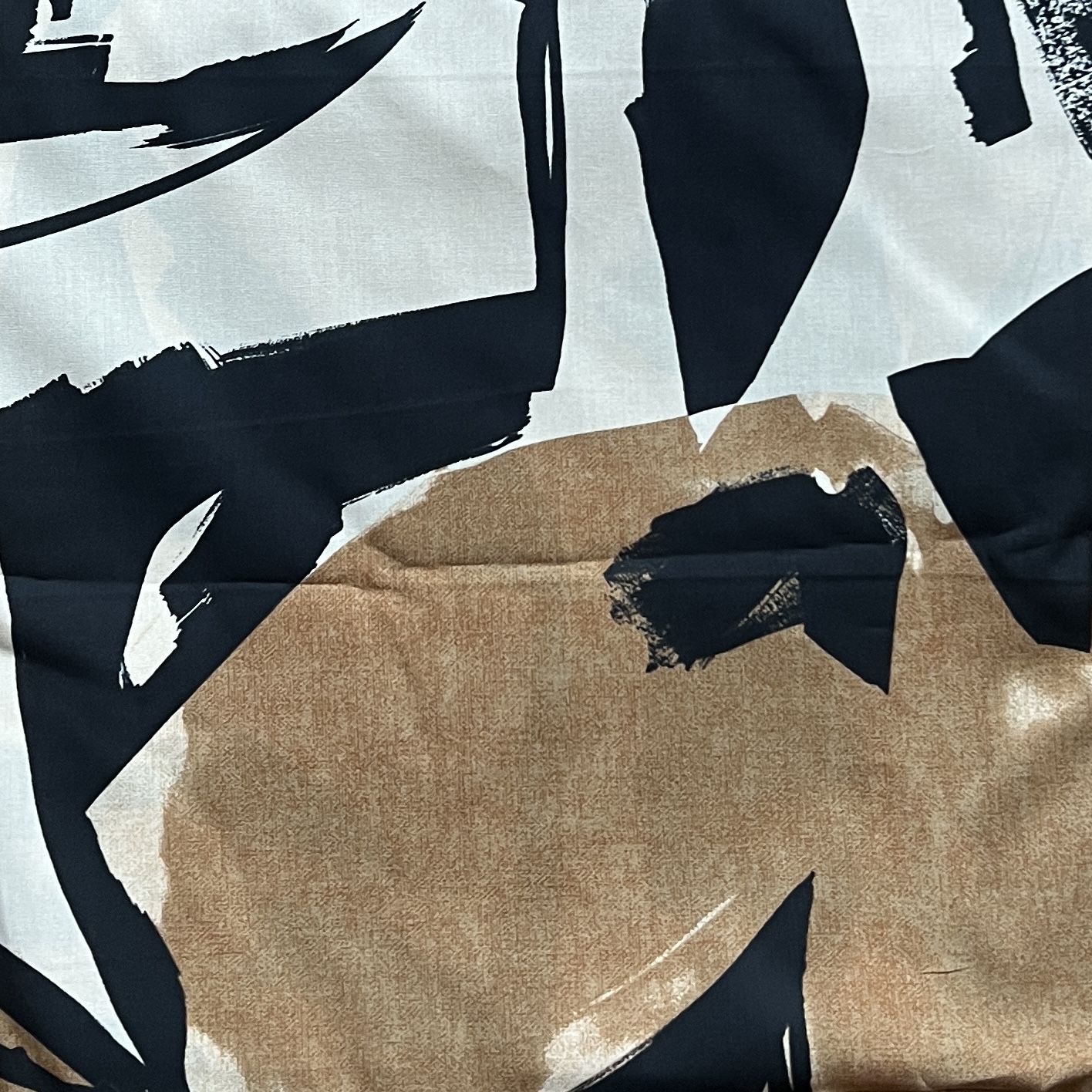 Color: White/Black/Sand Design