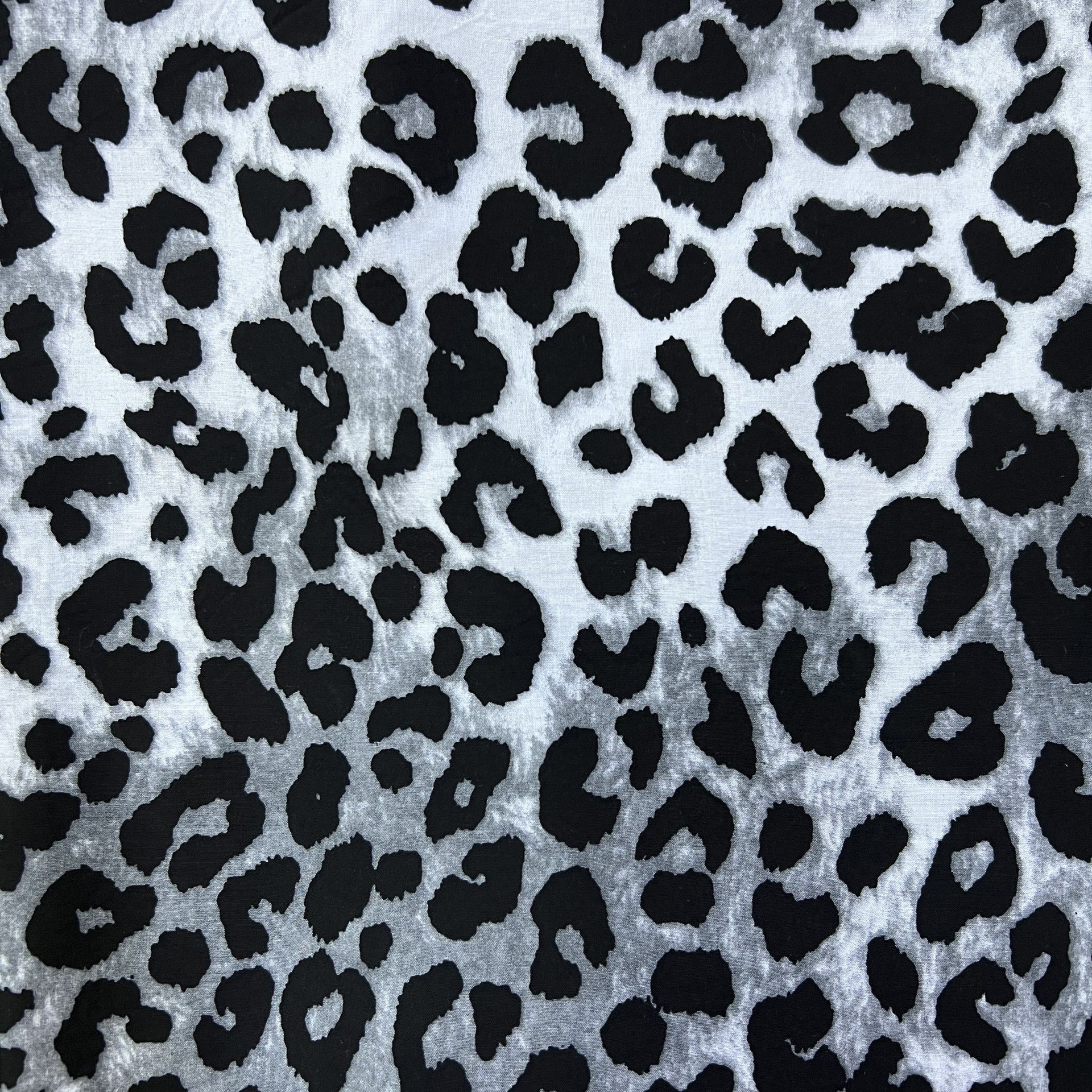 Color: Gray/Black Leopard