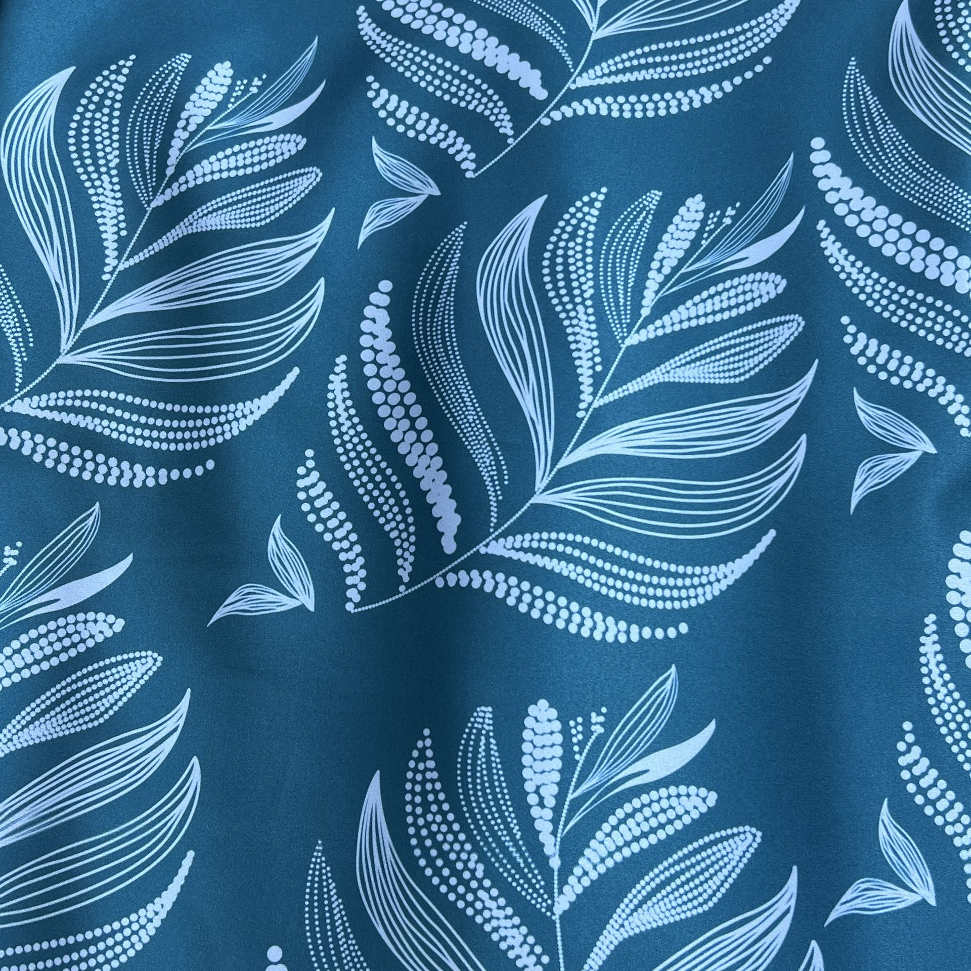 Color: Pine Green/Dot Leaves