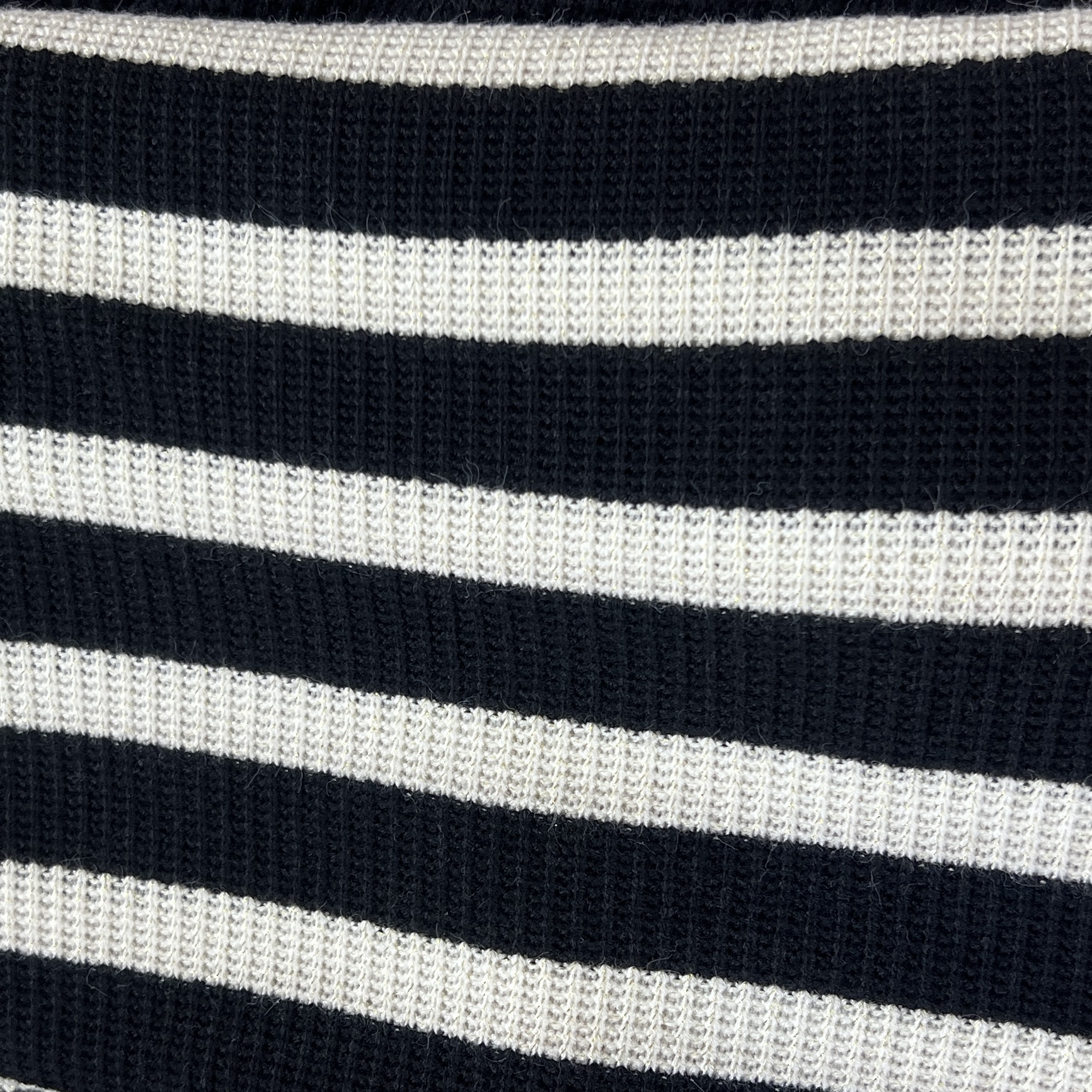 Color: Black/Off White Big Stripes