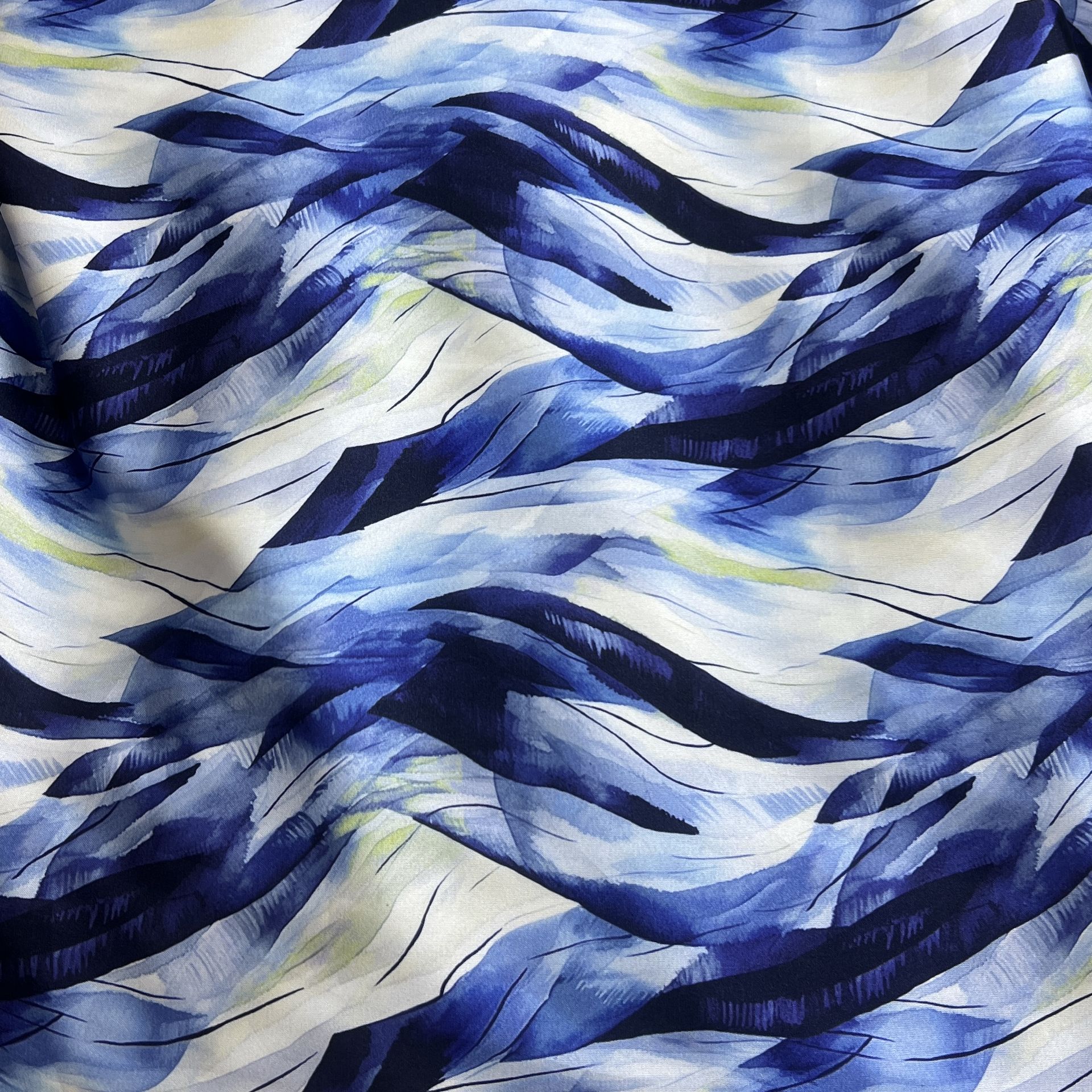 Color: Waves/Blue-White-Light Blue