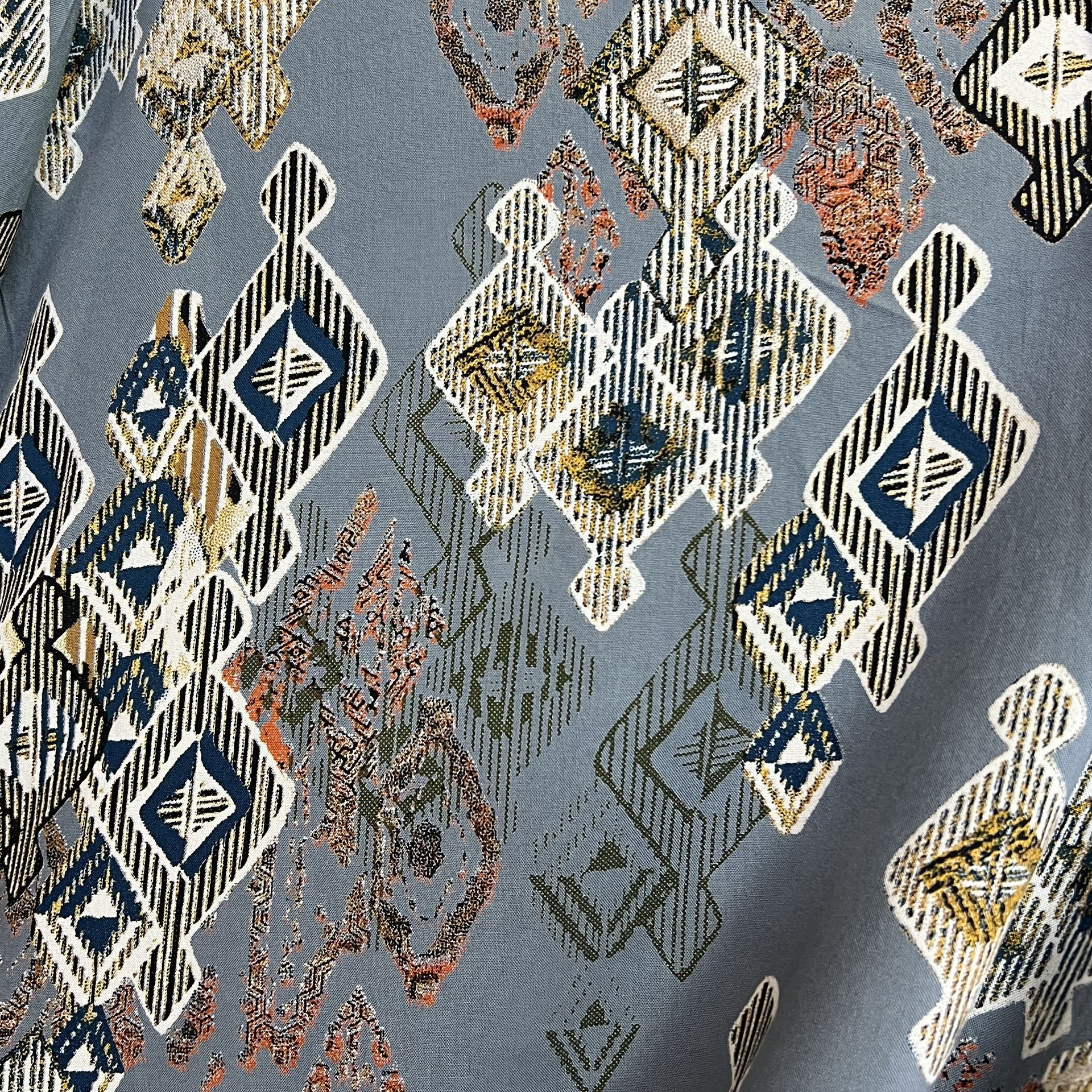 Color: Gray/Green-Orange Diamond Design