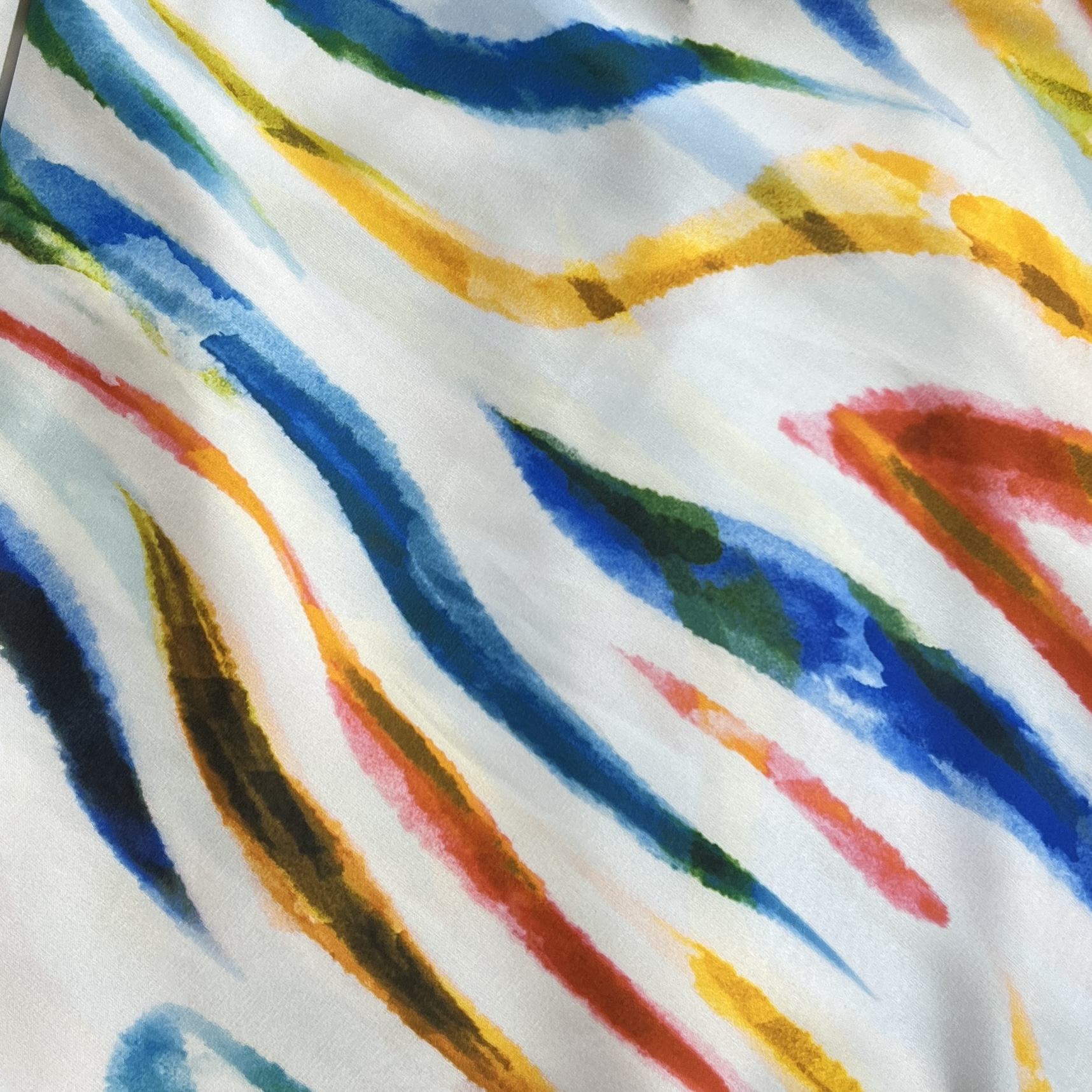 Color: White/Yellow-Red-Blue Wave Lines