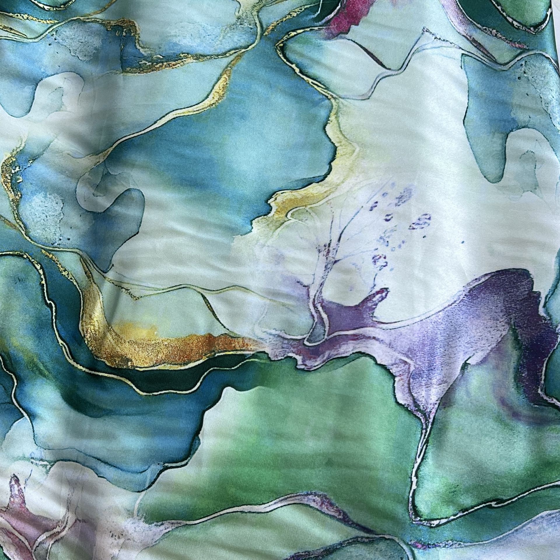 Color: Marble/Mint-White-Gold