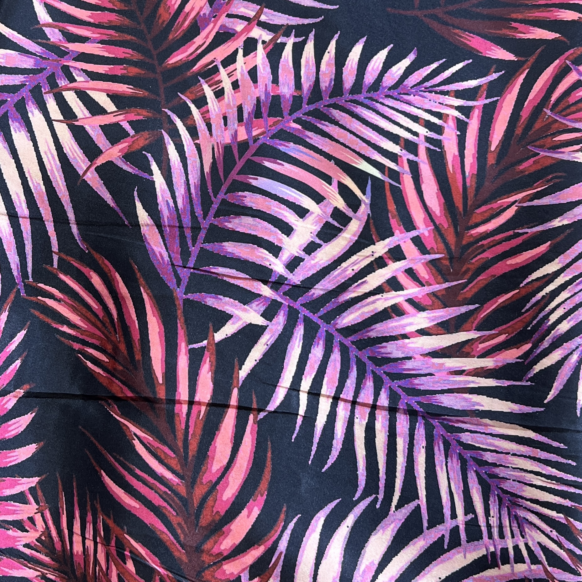 Color: Black/Red-Pink-White Leaves