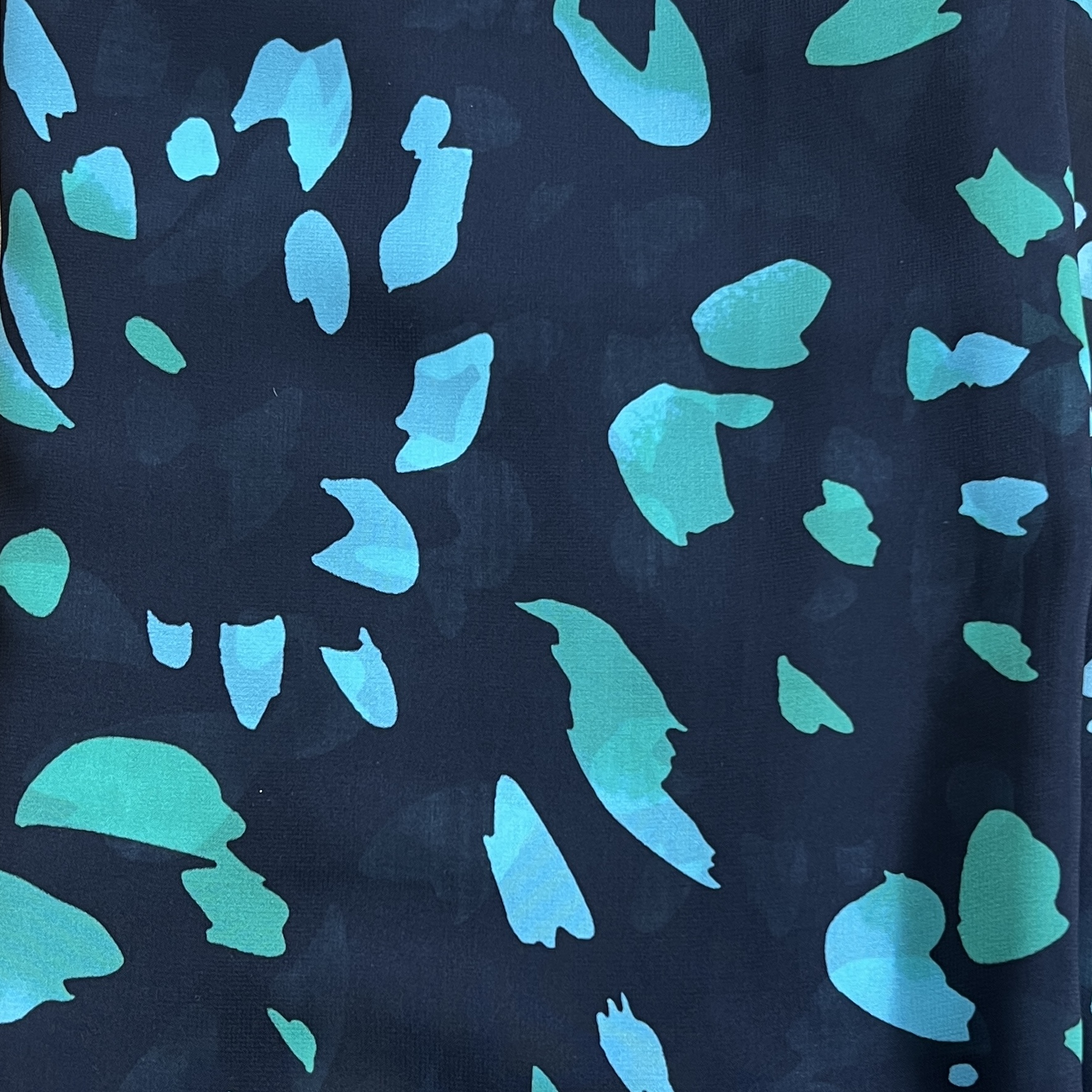 Color: Black/Turquoise Forms