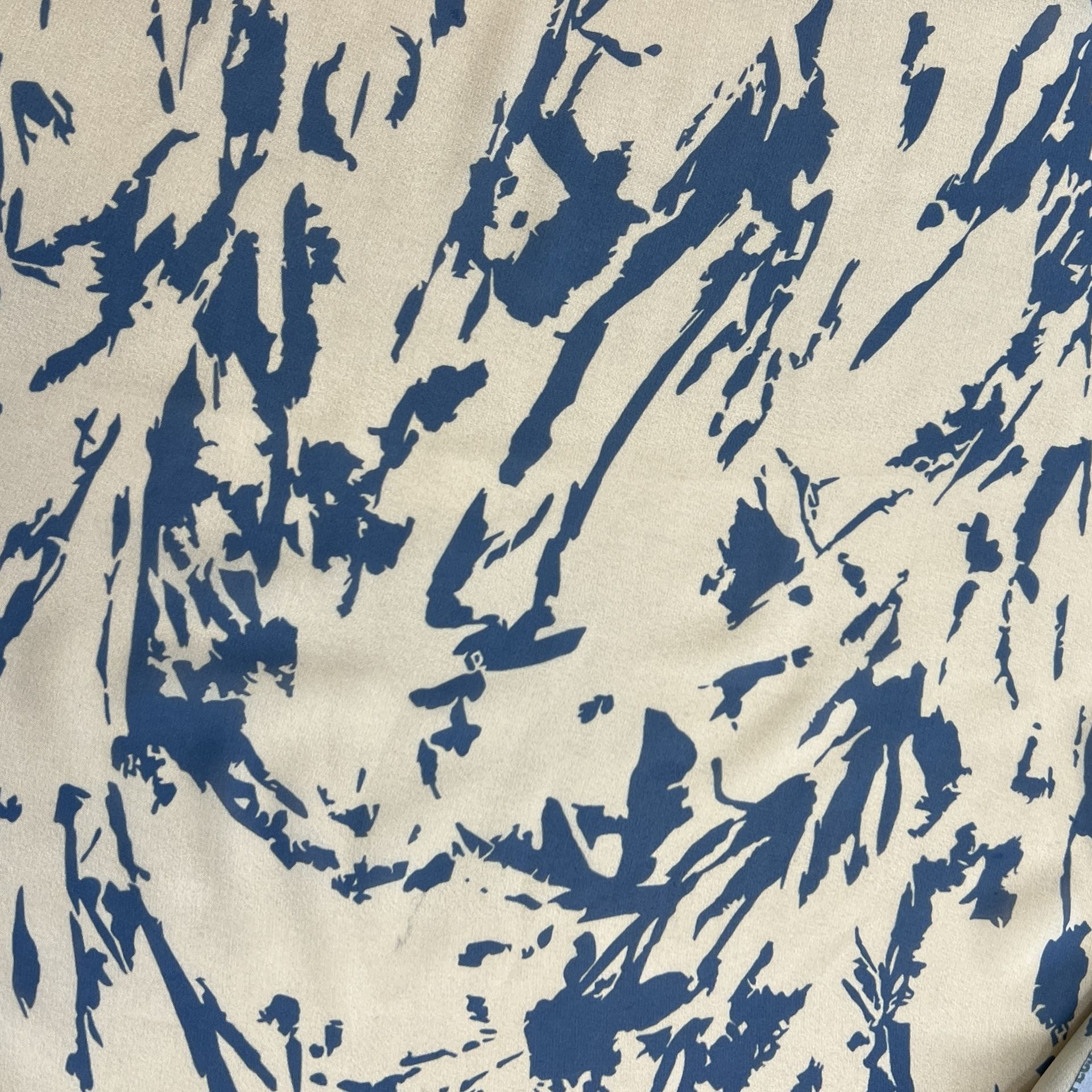 Color: Beige/Blue Pollock