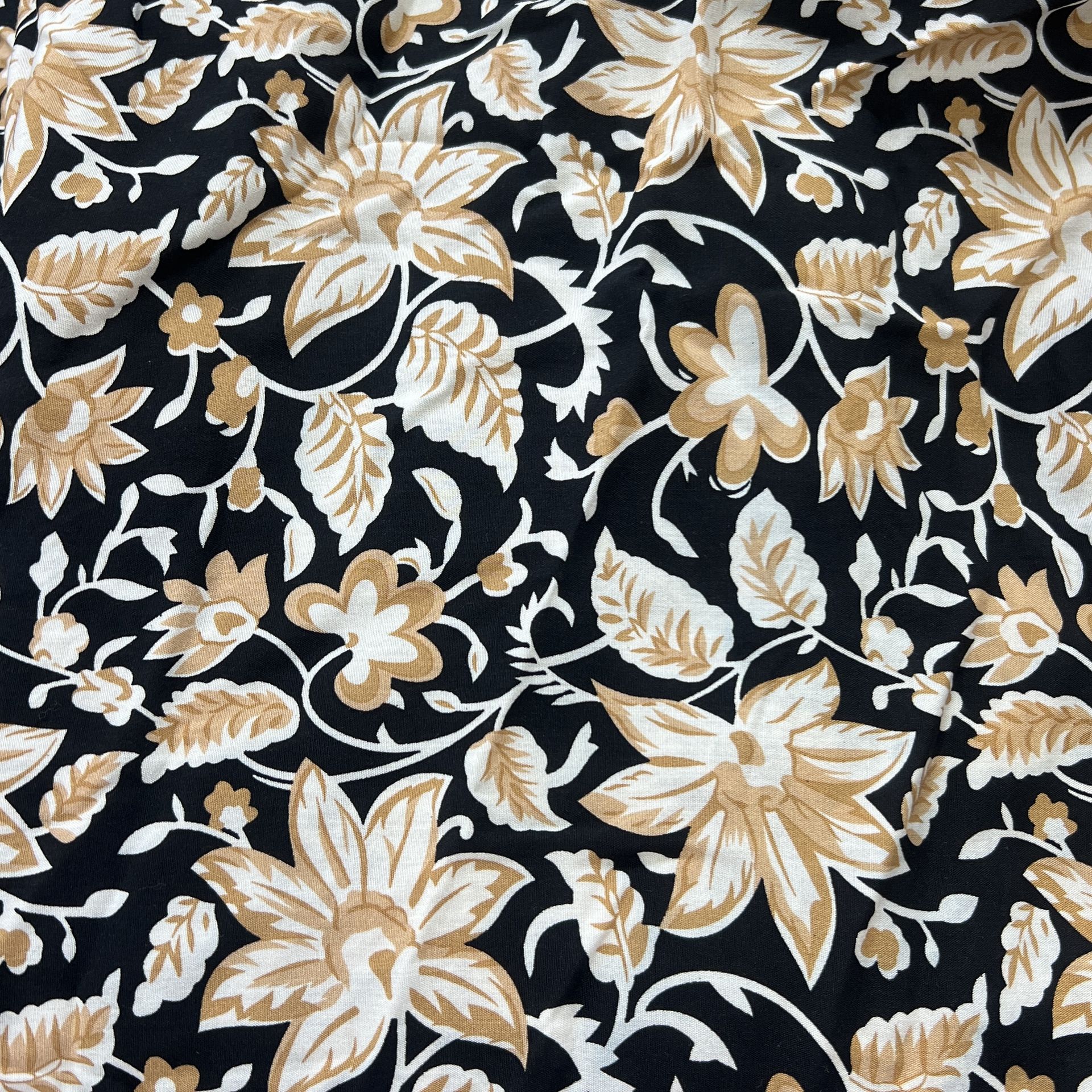 Color: Black/Beige-White Flowers