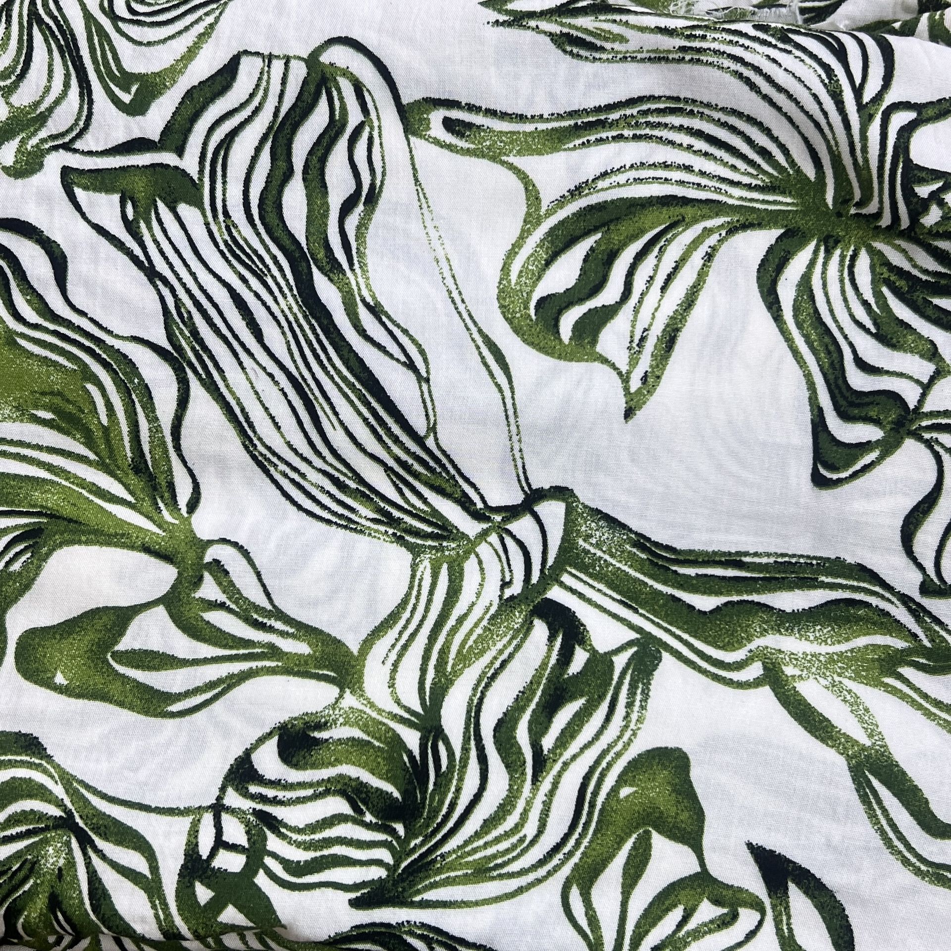 Color: Off White/Green-Black lines leaves