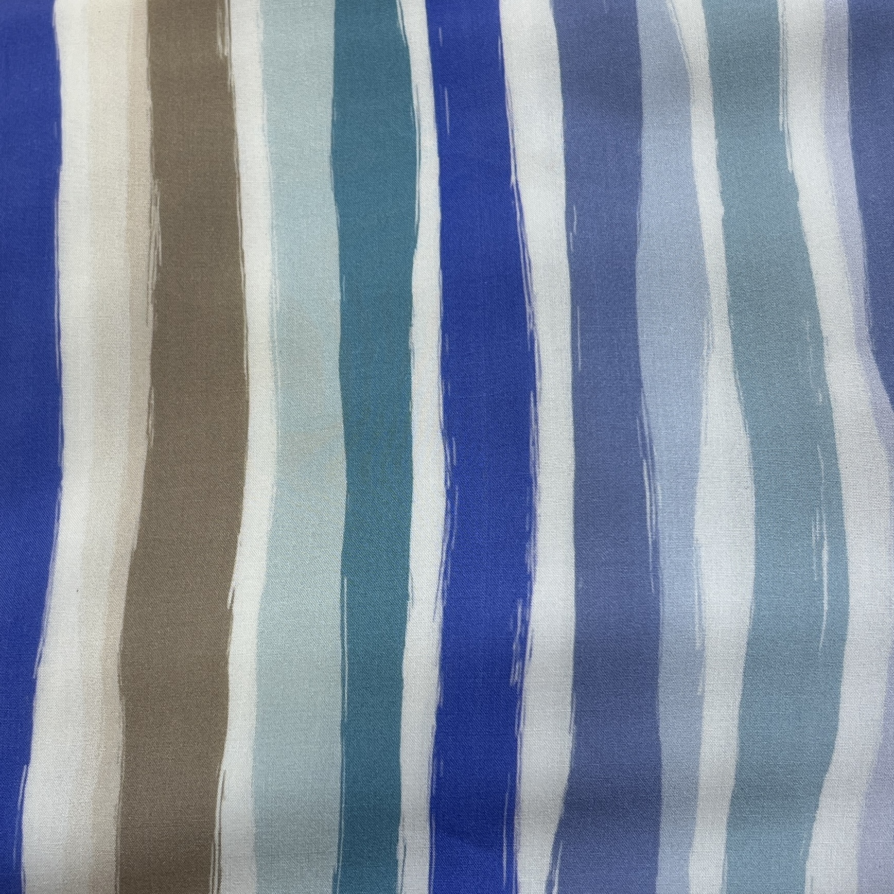 Color: White Big Lines/Blue-Beige