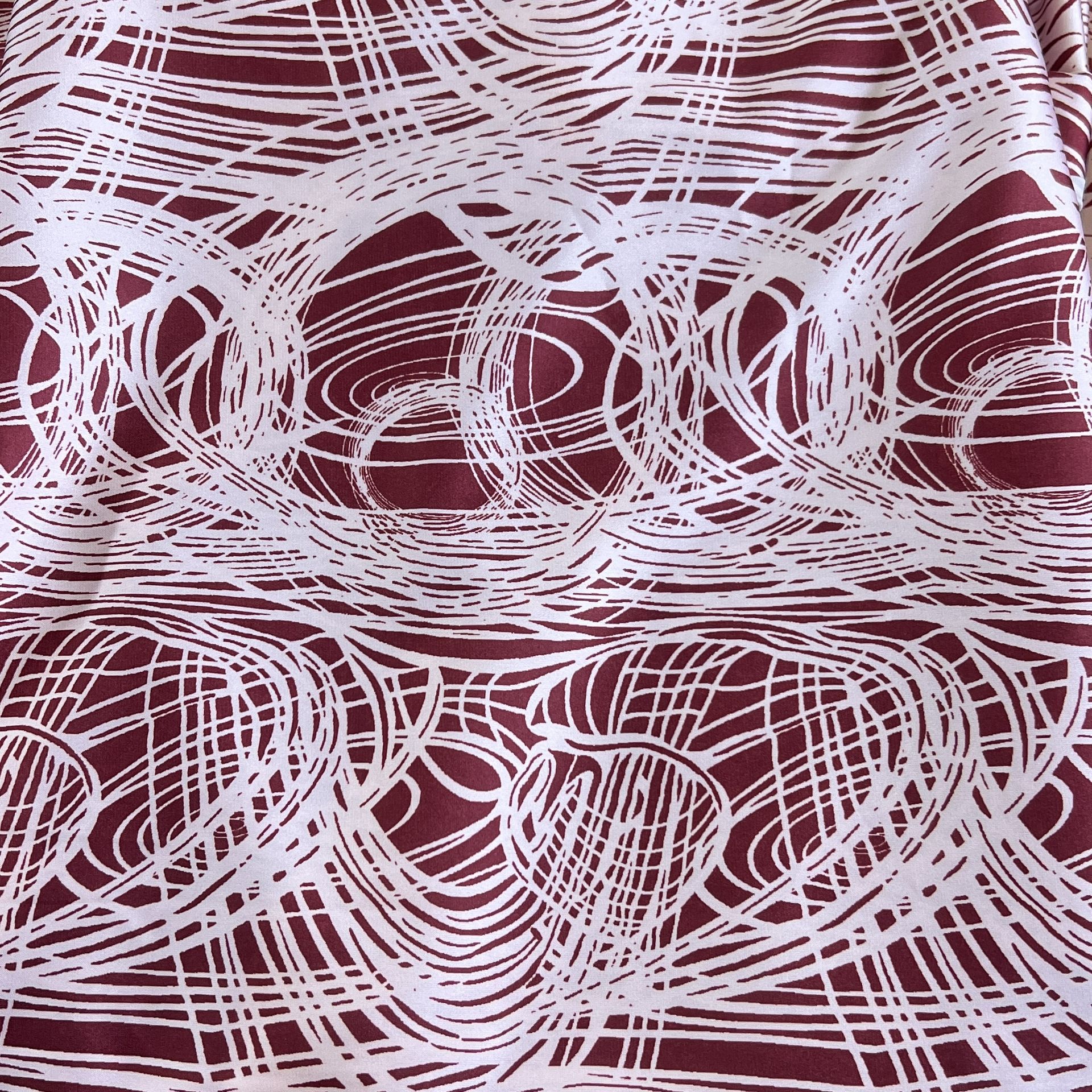 Color: Dark Red/White Drawing