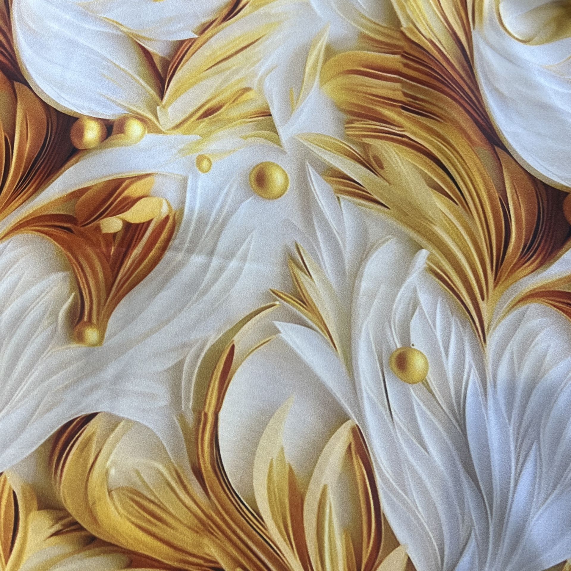 Color: White/Yellow Pearls and Leaves