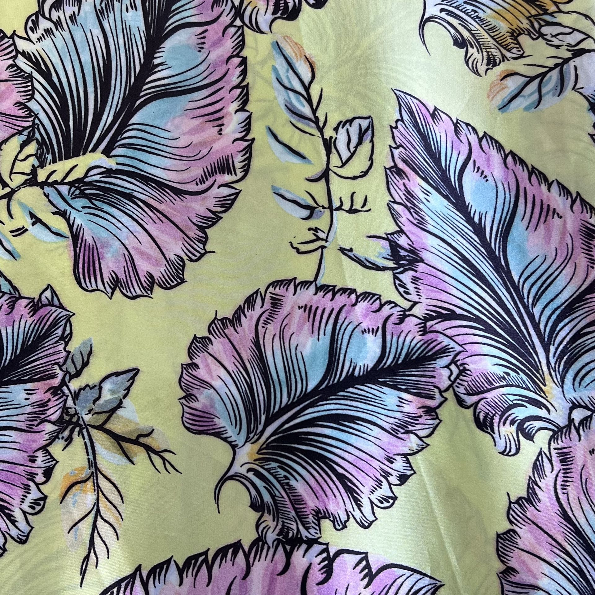Color: Light Yellow/Pink-Blue Big Leaves