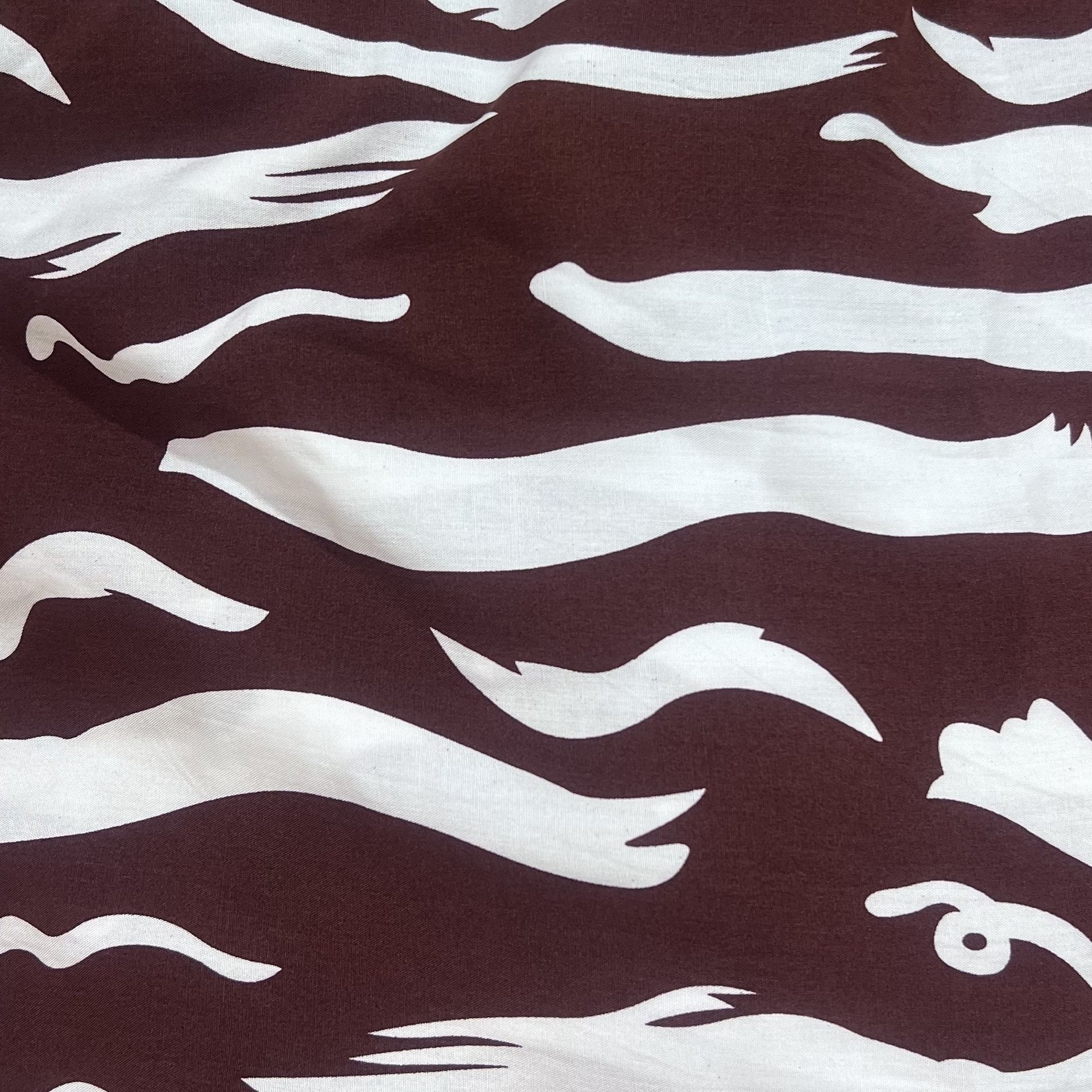 Color: Brown/Cream Waves