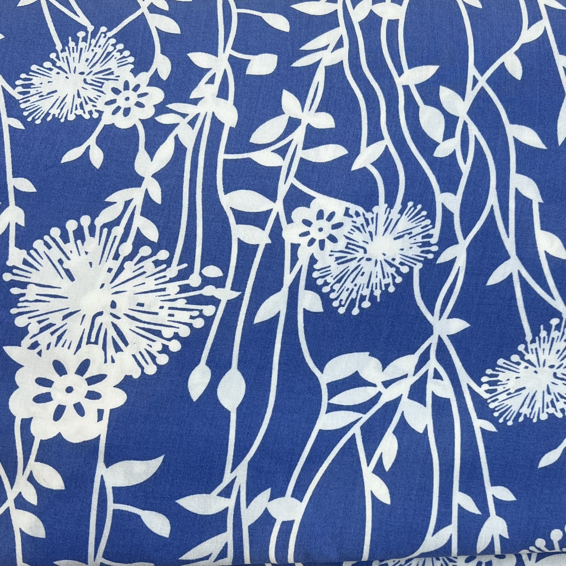 Color: Light Blue/White Dandelions