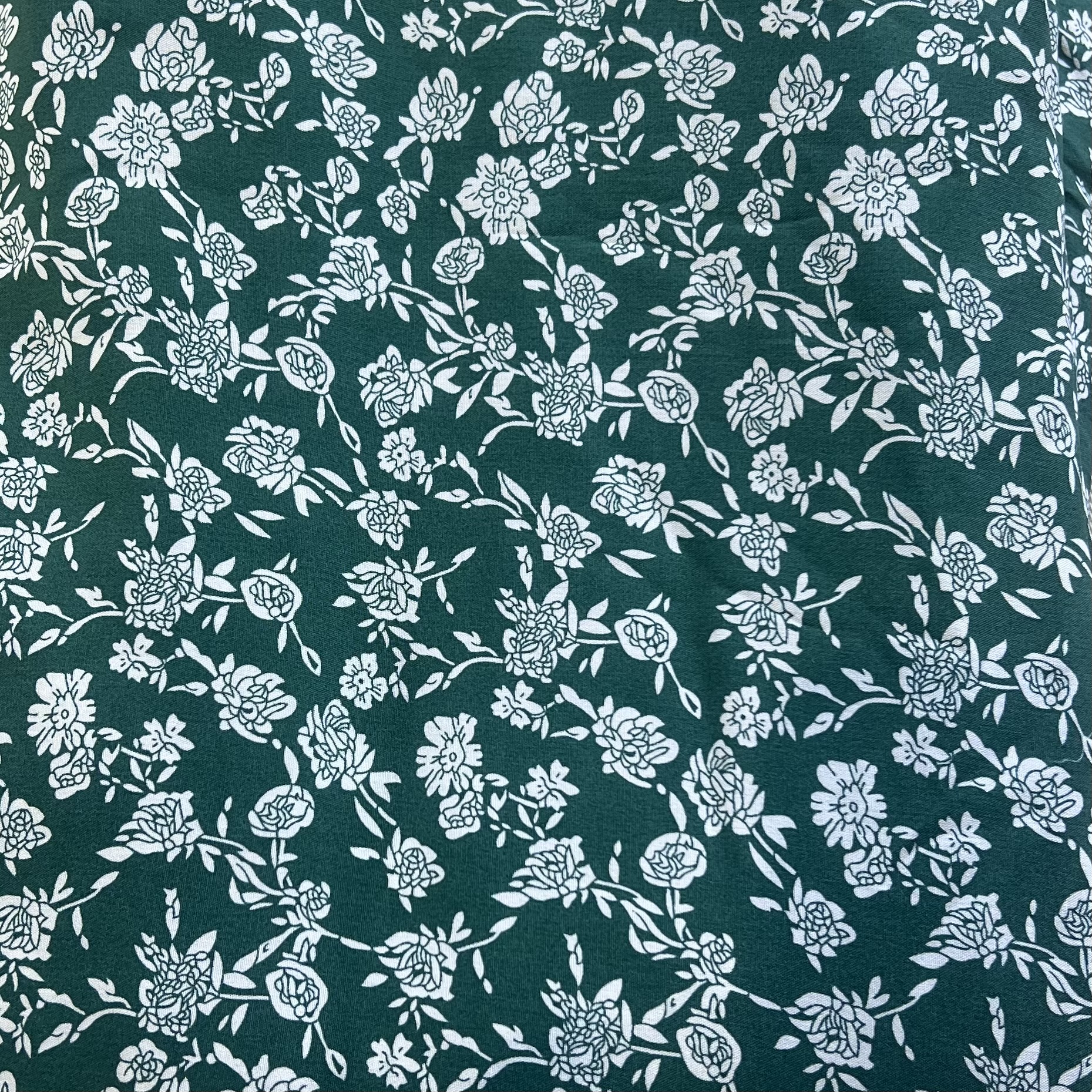 Color: Green/White Small Roses