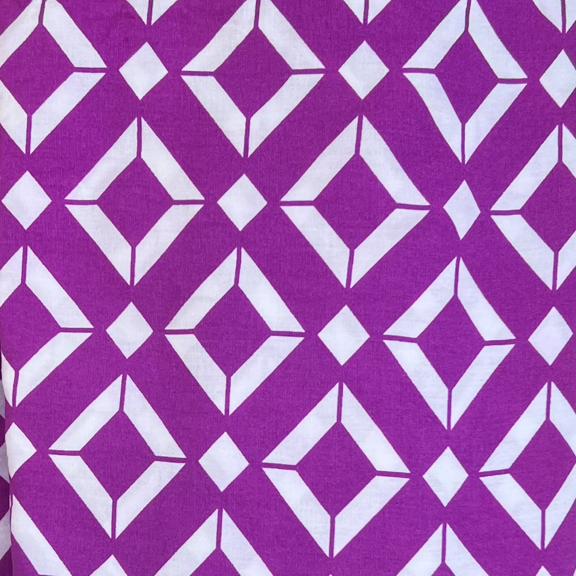 Color: Pink/White Diamonds