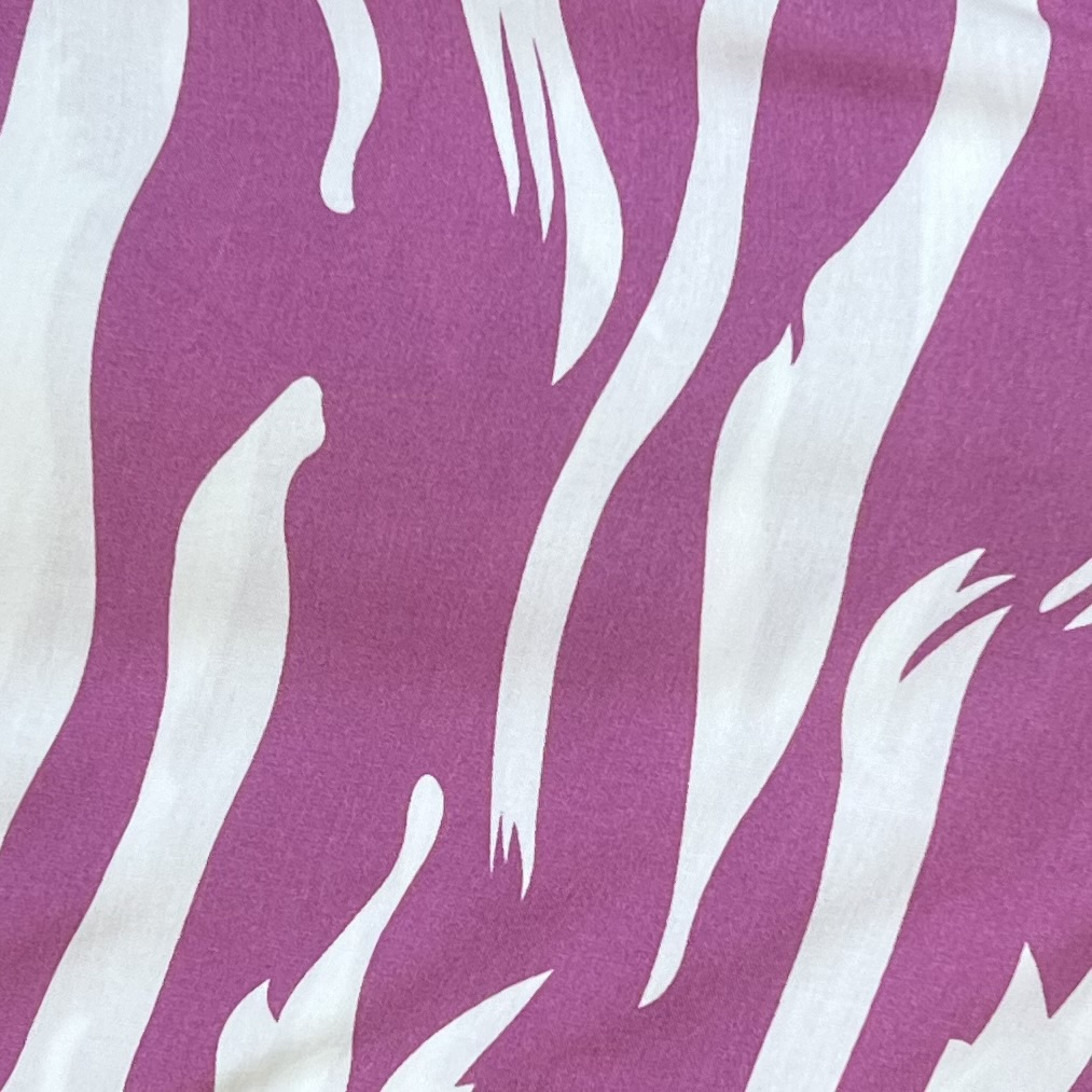 Color: Pink/White Waves