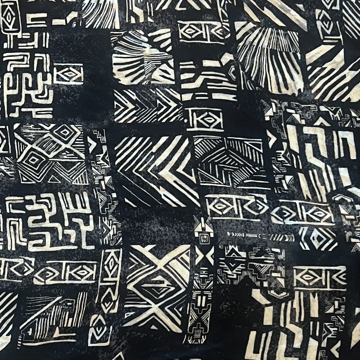 Color: Black/Cream Azteca Design
