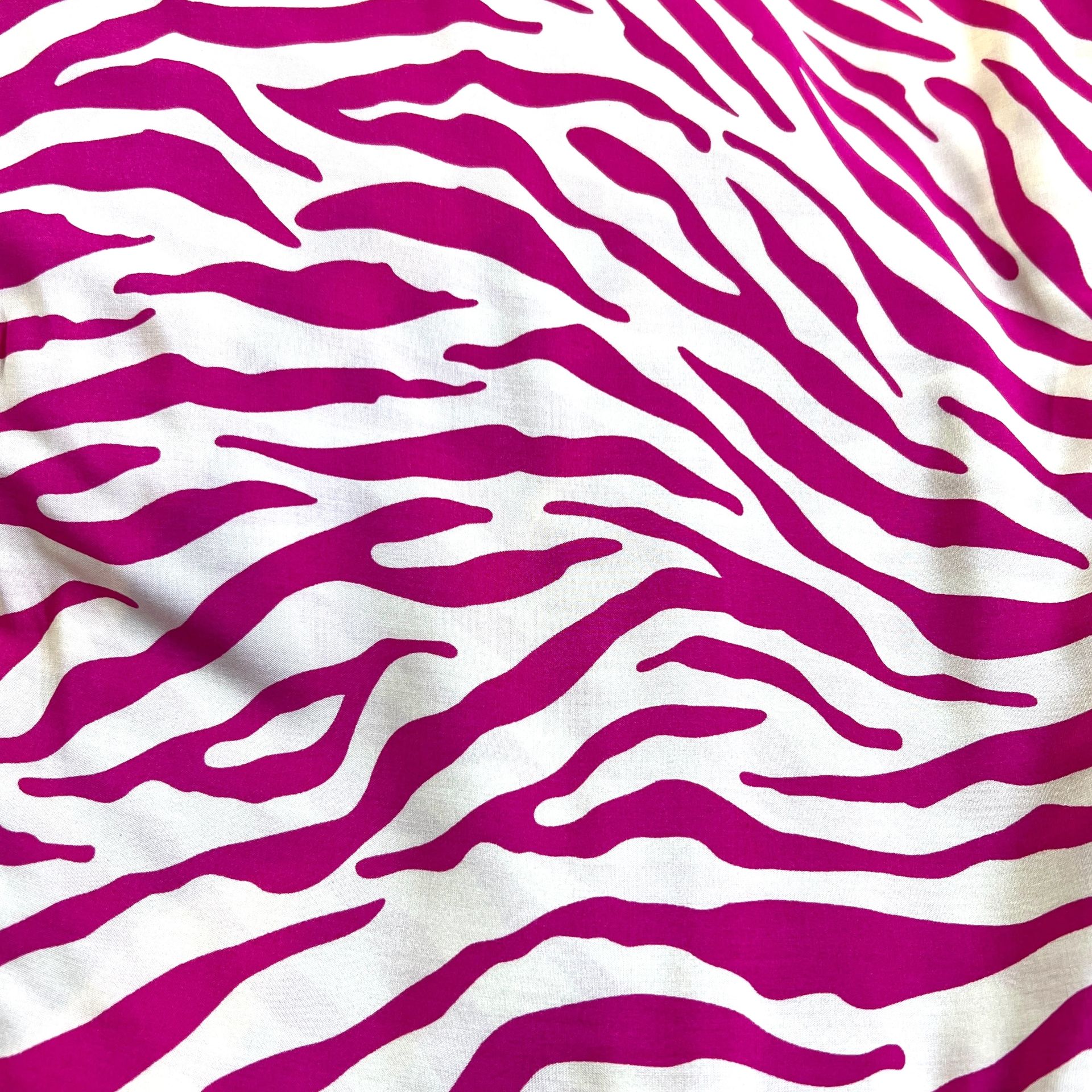 Color: Cream/Hot Pink Zebra
