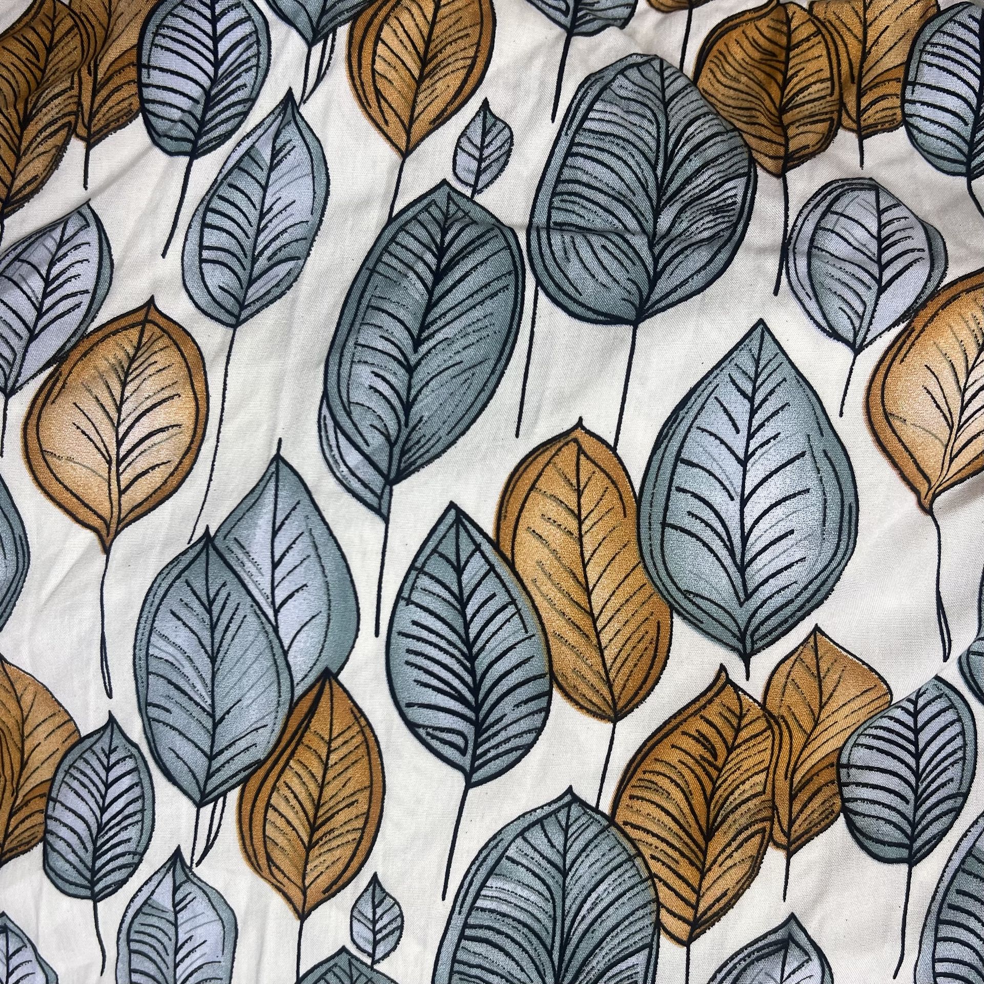 Color: Cream/Mustard-Green Leaves