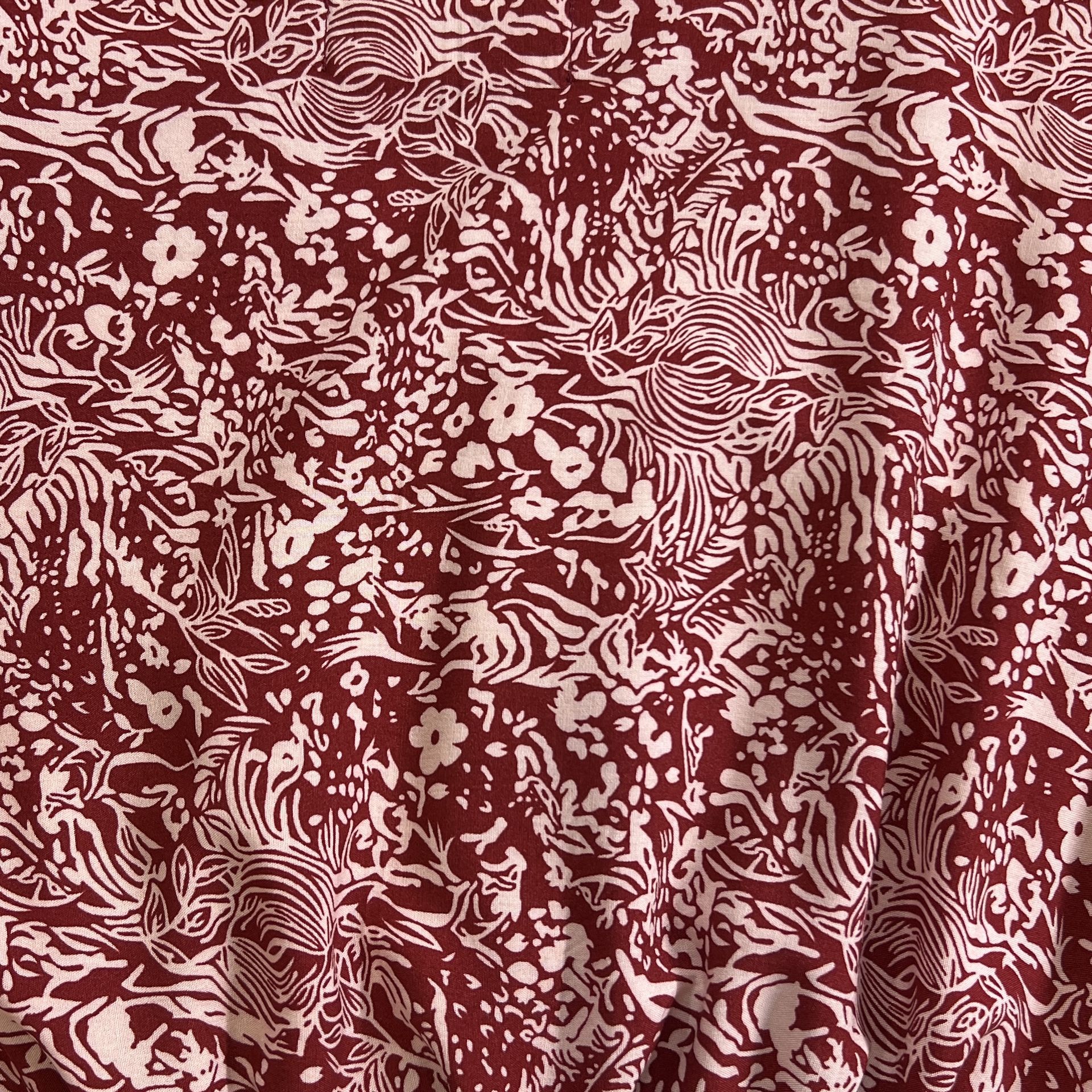 Color: Red/White Small Flowers and Leaves