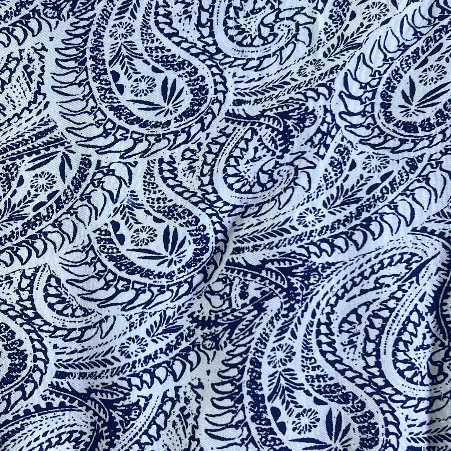 Color: White/Navy Blue Paisley Lines