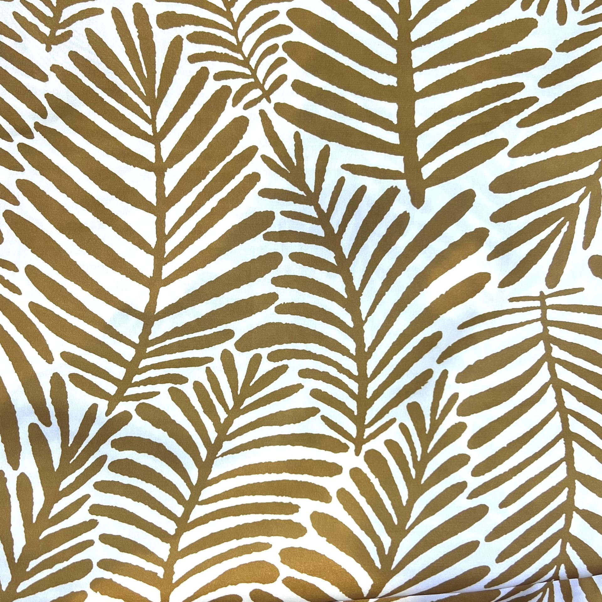 Color: Off White/Gold Thin Leaves